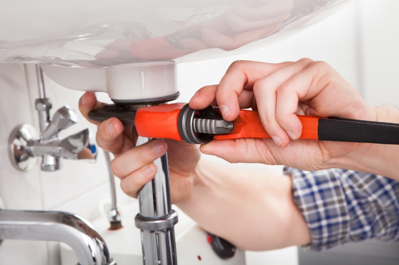 Emergency plumber attending a job in Hackney